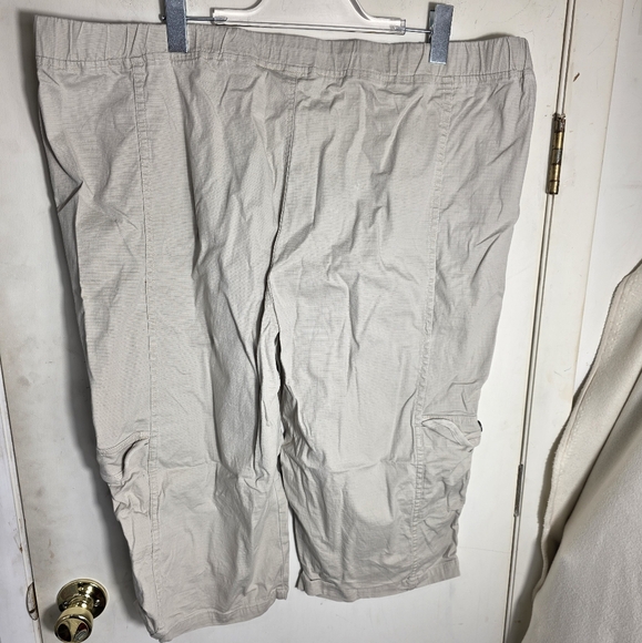 C J Banks Plus Size 2X Elastic Waist Capris Light Khaki - Picture 2 of 8